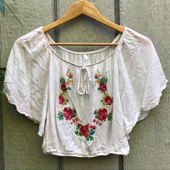Truth NYC Tops - !SOLD! floral embroidery boho peasant croptop